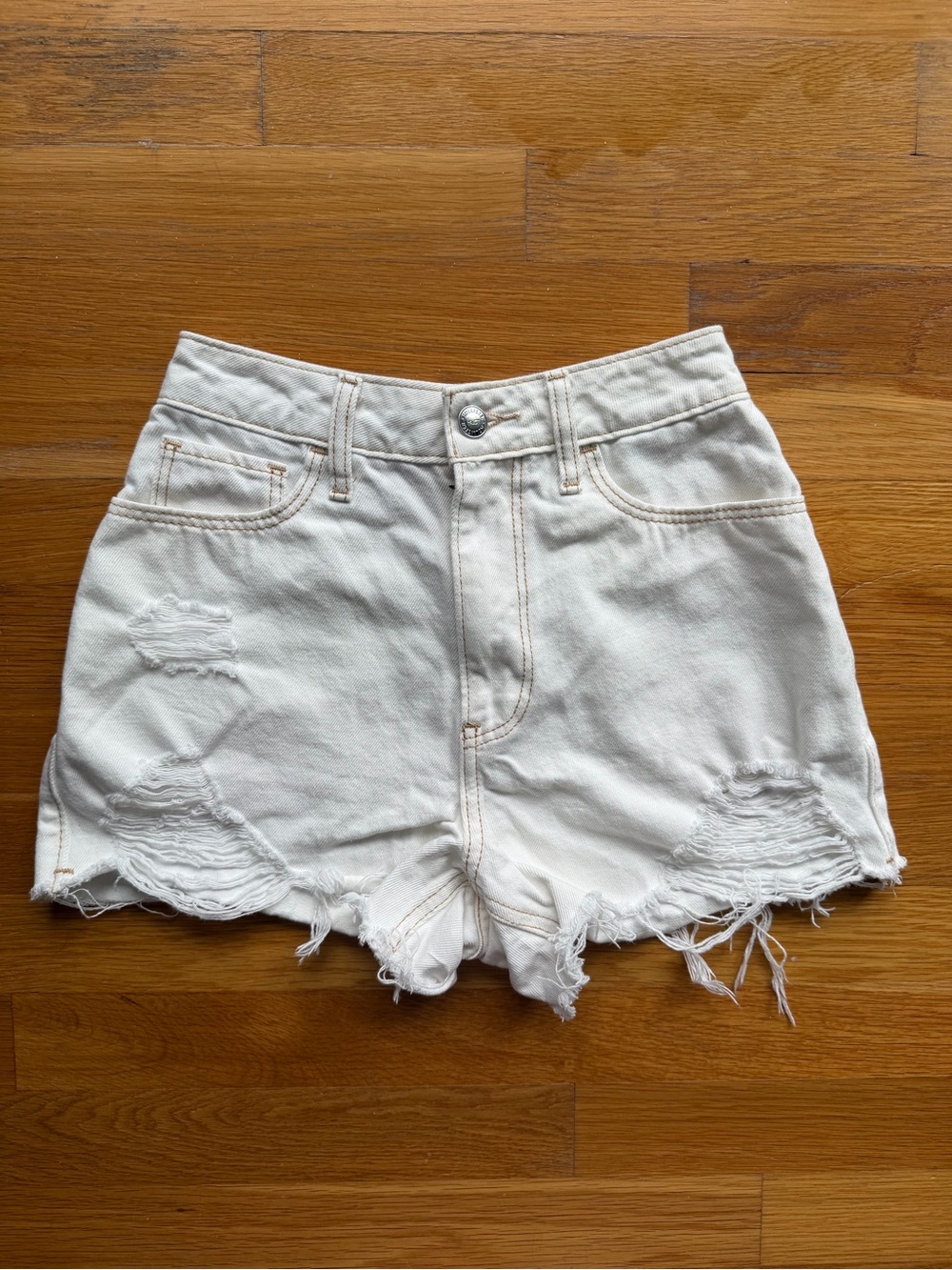 Hollister White Denim Ultra High-Rise Relaxed Mom Shorts - Size 00